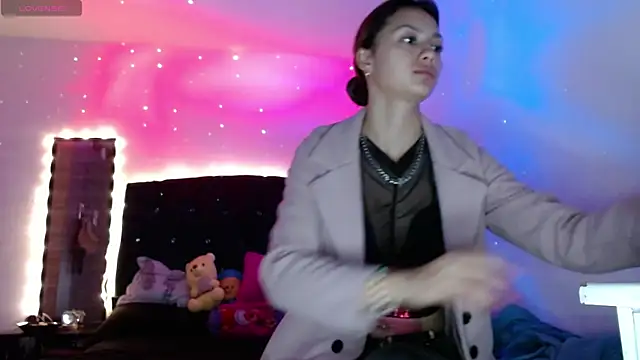 holy juli online show from January 17, 3:45 am