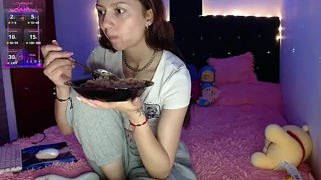 holy juli online show from March 15, 3:40 am