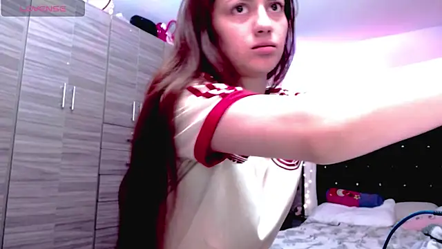 holy juli online show from February 1, 3:49 am