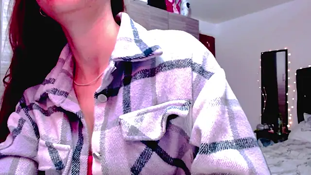 holy juli online show from February 3, 4:32 am