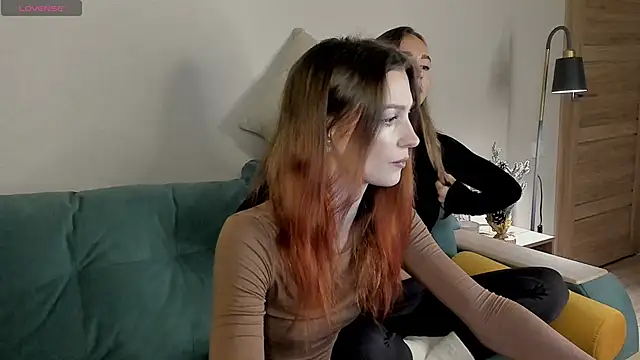 Snapshot of Fox_sky_Fox chatting on December 12, 8:43 pm Fox sky Fox online show from December 12, 8:43 pm