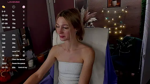 Snapshot of Fox_sky_Fox chatting on October 15, 6:52 pm Fox sky Fox online show from October 15, 6:52 pm