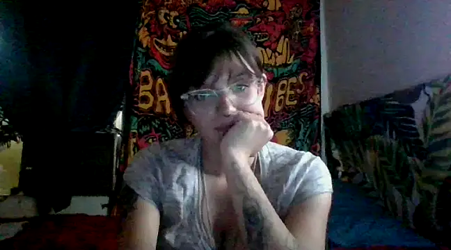 Snapshot of TemporaryFix chatting on February 2, 12:19 am TemporaryFix online show from February 2, 12:19 am