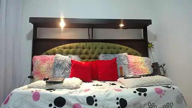 EMILY ROUSSE71 online show from February 22, 11:13 pm