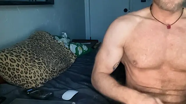 Snapshot of RawOkie chatting on November 11, 8:03 am RawOkie online show from November 11, 8:03 am