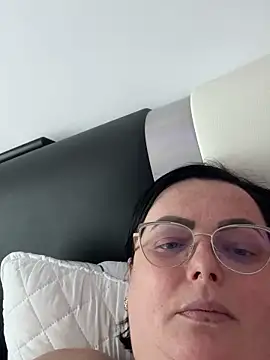 Amandamuller1982 online show from January 15, 9:45 am