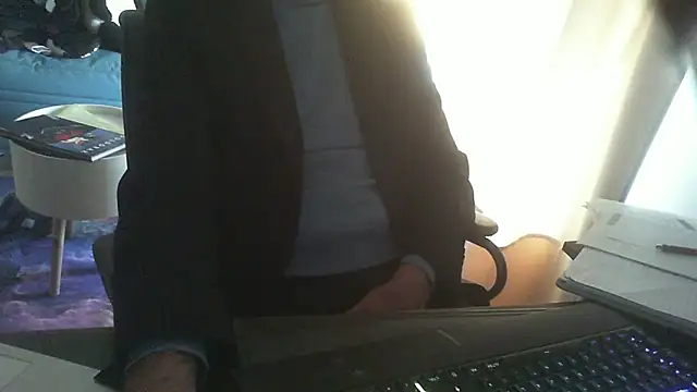 shyfrenchcock1 online show from December 16, 2:38 pm