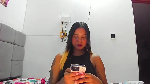 Snapshot of Miranda-brow chatting on November 9, 4:11 am Miranda-brow online show from November 9, 4:11 am