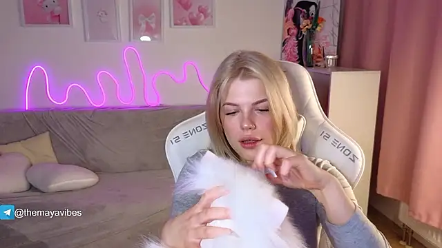 Maya Rave online show from February 1, 3:27 am