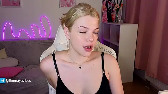 Maya Rave online show from February 14, 3:47 am