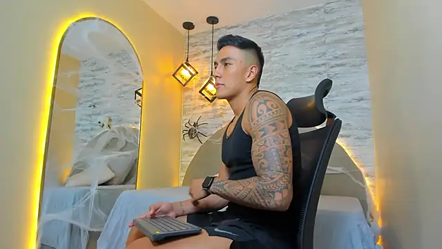 Aron Bolt online show from October 18, 9:15 pm