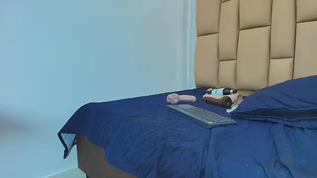Snapshot of Amy_wats0n chatting on February 7, 10:41 pm Amy wats0n online show from February 7, 10:41 pm