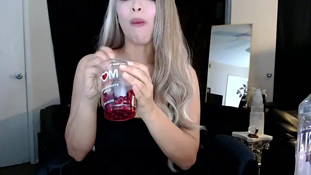 liadivina online show from March 18, 7:41 am