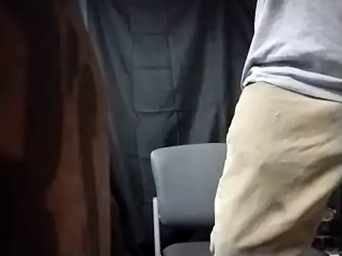 Snapshot of linksjack1010 chatting on February 1, 10:59 am linksjack1010 online show from February 1, 10:59 am