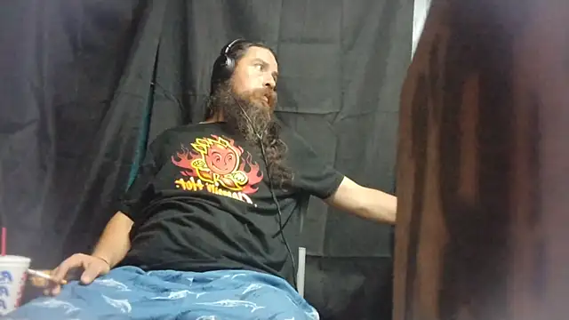 Snapshot of linksjack1010 chatting on February 3, 2:55 pm linksjack1010 online show from February 3, 2:55 pm