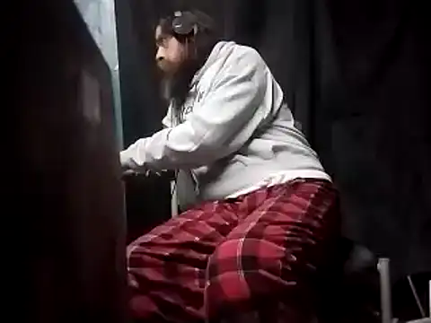 Snapshot of linksjack1010 chatting on February 22, 3:03 pm linksjack1010 online show from February 22, 3:03 pm