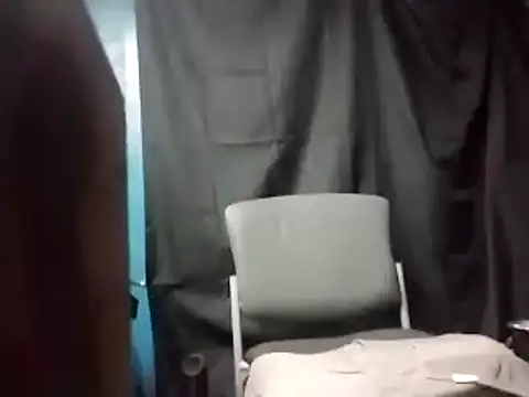 Snapshot of linksjack1010 chatting on March 1, 2:13 pm linksjack1010 online show from March 1, 2:13 pm