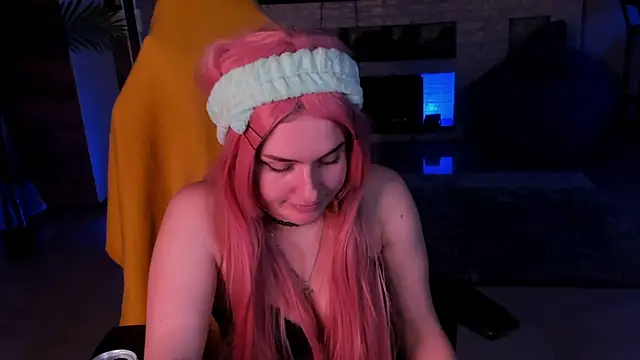 Snapshot of LisaElfy chatting on February 13, 10:43 pm LisaElfy online show from February 13, 10:43 pm