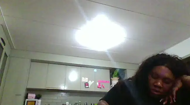 Snapshot of bonbonaumiel chatting on December 7, 3:58 am bonbonaumiel online show from December 7, 3:58 am