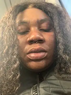 Snapshot of bonbonaumiel chatting on December 21, 7:13 am bonbonaumiel online show from December 21, 7:13 am