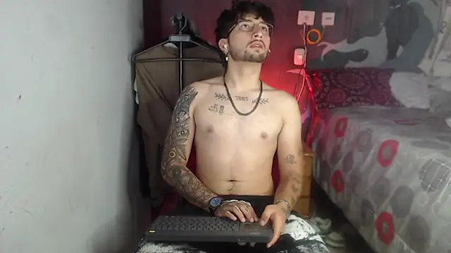 Snapshot of Dereck_Dickson chatting on November 13, 3:05 am Dereck Dickson online show from November 13, 3:05 am