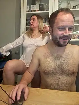 Snapshot of CoupleKitty chatting on November 9, 9:35 pm CoupleKitty online show from November 9, 9:35 pm