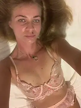 Snapshot of -OliWow- chatting on January 12, 1:48 pm -OliWow- online show from January 12, 1:48 pm