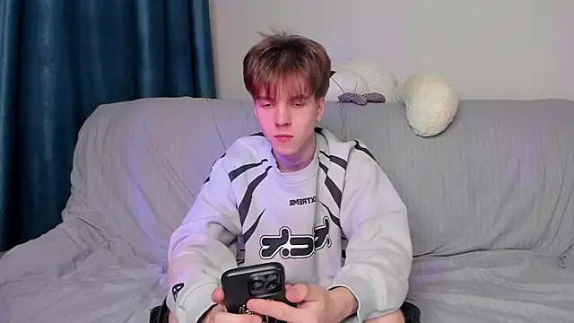 Snapshot of braxiboy chatting on December 24, 2:22 pm braxiboy online show from December 24, 2:22 pm