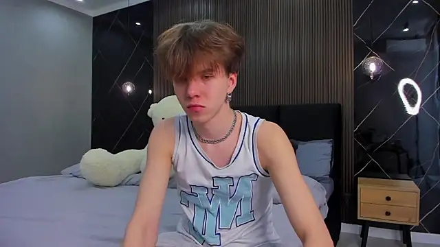 Snapshot of braxiboy chatting on February 2, 8:24 am braxiboy online show from February 2, 8:24 am