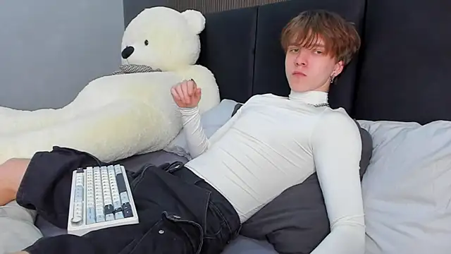 Snapshot of braxiboy chatting on February 24, 9:21 am braxiboy online show from February 24, 9:21 am