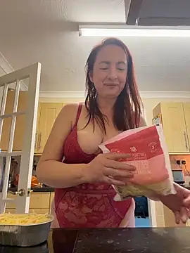 LouiseTswing online show from February 3, 3:06 pm