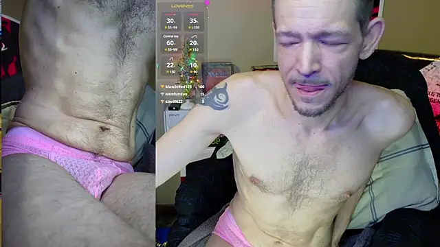 Snapshot of MasterForgedRayy chatting on December 26, 10:16 am MasterForgedRayy online show from December 26, 10:16 am