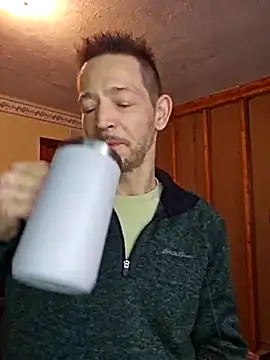 Snapshot of MasterForgedRayy chatting on February 10, 2:05 pm MasterForgedRayy online show from February 10, 2:05 pm