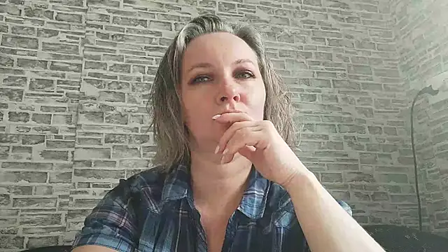 EdithManning online show from March 19, 6:24 am