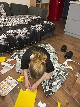 princessaalicc online show from December 9, 1:51 am