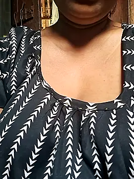 Snapshot of Hot-Anuska chatting on February 17, 4:20 am Hot-Anuska online show from February 17, 4:20 am