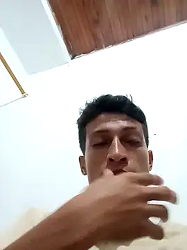 Snapshot of wolf_james123 chatting on January 7, 3:57 am wolf james123 online show from January 7, 3:57 am