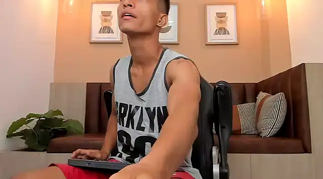 Snapshot of wolf_james123 chatting on February 6, 3:48 am wolf james123 online show from February 6, 3:48 am