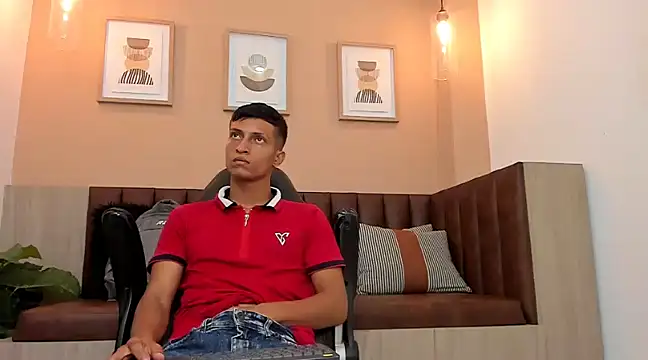 Snapshot of wolf_james123 chatting on February 7, 2:29 am wolf james123 online show from February 7, 2:29 am