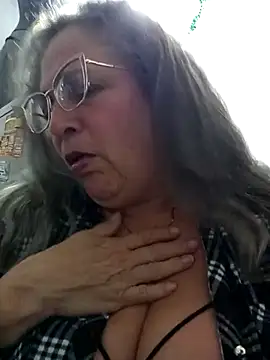 Snapshot of miisevvie_ chatting on February 21, 8:29 am miisevvie online show from February 21, 8:29 am