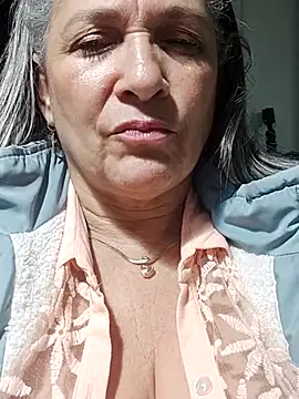 Snapshot of miisevvie_ chatting on March 2, 8:38 am miisevvie online show from March 2, 8:38 am