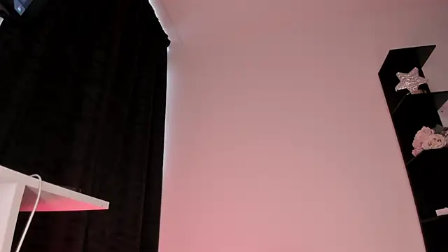 Snapshot of iluy_ chatting on November 20, 5:45 pm iluy online show from November 20, 5:45 pm