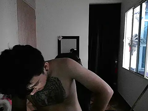 Snapshot of SeduxionDuo chatting on November 6, 1:23 pm SeduxionDuo online show from November 6, 1:23 pm