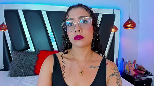 antonelllepiercee online show from February 21, 11:33 am