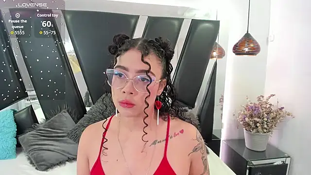 antonelllepiercee online show from September 26, 11:25 am