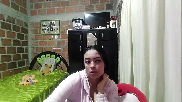 samanthaPuxy online show from December 22, 6:32 am