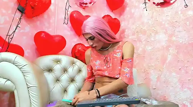 Snapshot of NahomiWhitel chatting on February 5, 6:04 pm NahomiWhitel online show from February 5, 6:04 pm