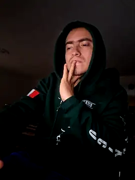 Snapshot of dragon1006 chatting on February 10, 4:08 am dragon1006 online show from February 10, 4:08 am