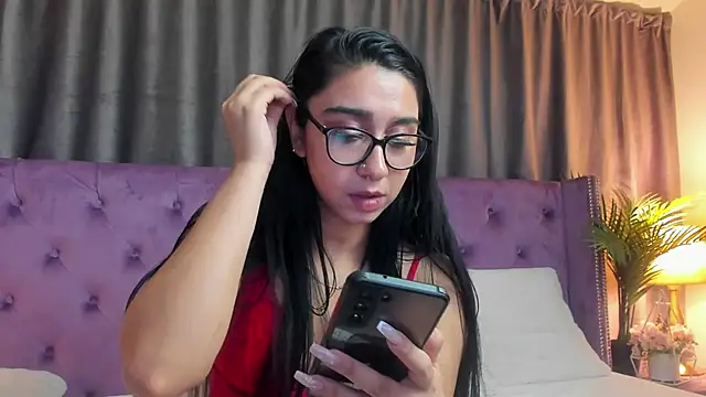 Snapshot of JulietShy chatting on December 29, 3:44 am JulietShy online show from December 29, 3:44 am