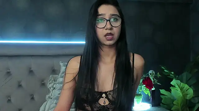 Snapshot of JulietShy chatting on March 4, 7:22 pm JulietShy online show from March 4, 7:22 pm